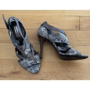 BCBG Maxazria Womens Leather Snake Print Heels PeepToe Sz8 Stiletto